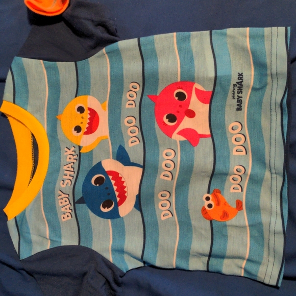 Carter's sleep set with PinkFong bonus shirt 24month - Picture 2 of 8
